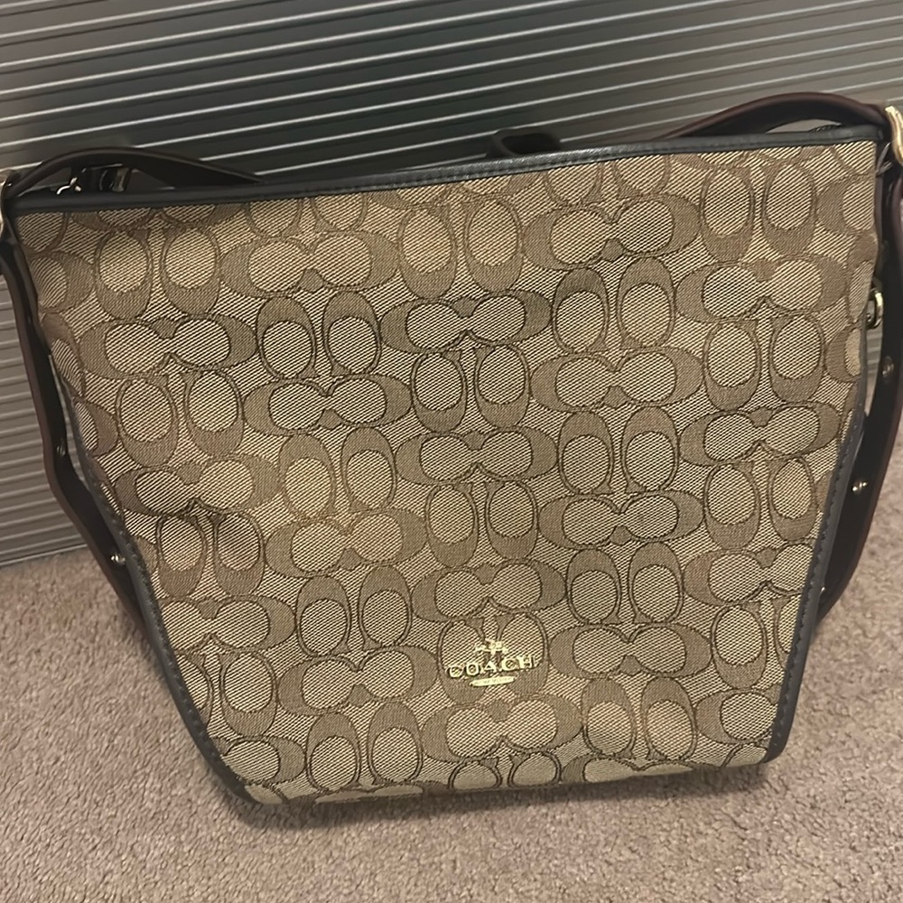 Authentic coach crossbody purse. Only carried a few times. Great shape.